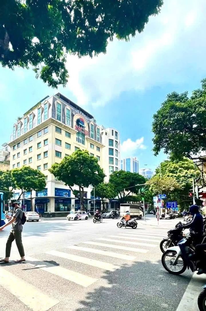 FrontHouse Bà Triệu, Quận Hai Bà Trưng 700m² giá 750 tỷ - Tòa nhà 11 tầng vị trí đắc địa!