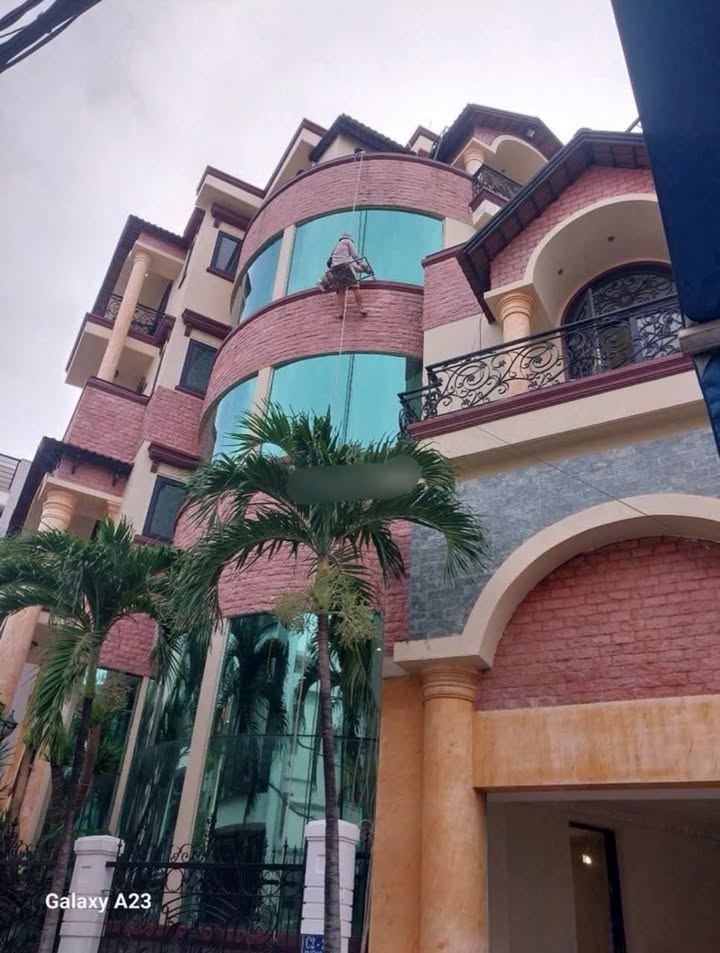 Nhà phố Tân Phong Quận 7 252m² giá 46 triệu/tháng - Góc 2 mặt tiền vị trí đắc địa!