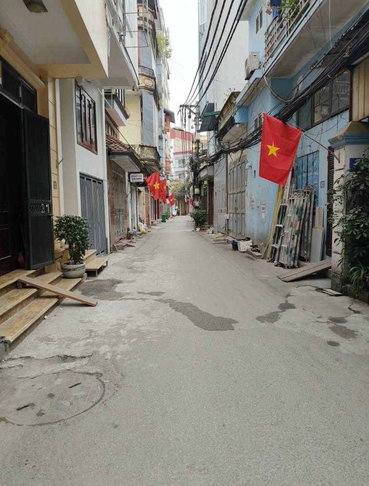 Nhà phân lô Văn Quán Hà Đông 30m² giá 7.x tỷ - Vị trí trung tâm thuận lợi!