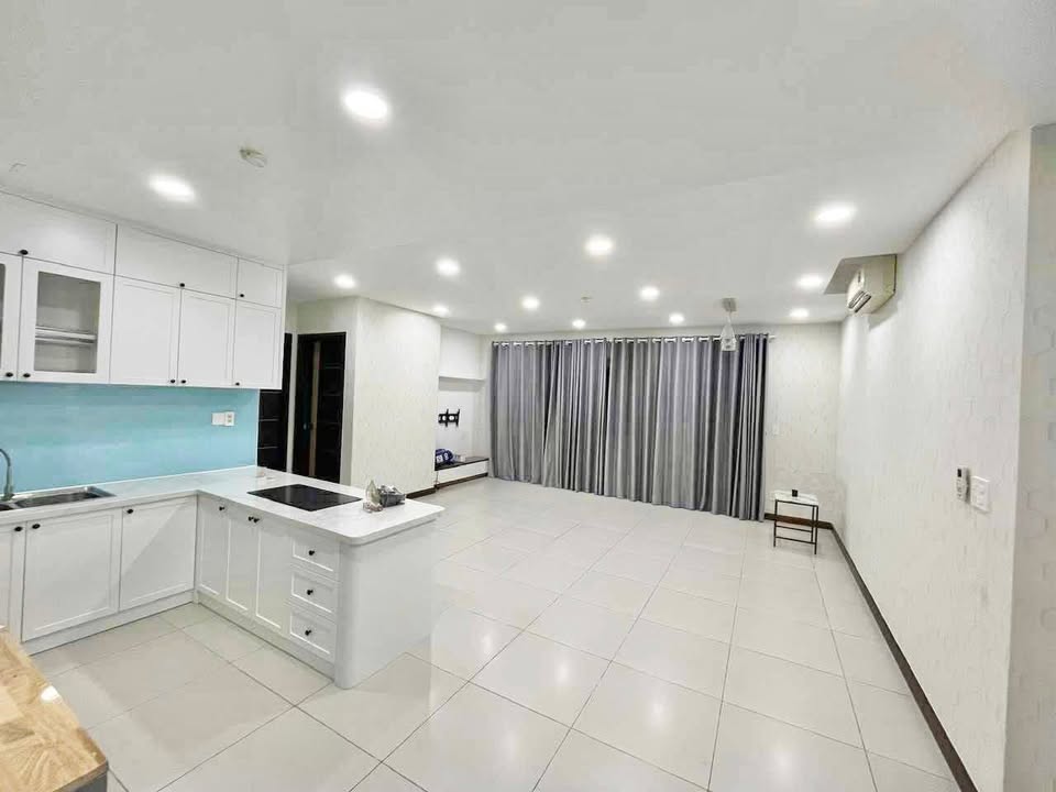 Căn hộ Xi Grand Court Quận 10 110m² giá 23 triệu - Tiện ích cao cấp đầy đủ!