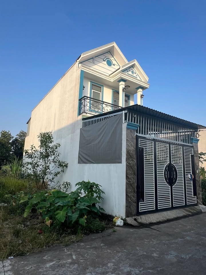 Nhà bán ấp 4, Phùng Hưng, 100m² giá 2.2 tỷ - Đầu tư sinh lời ngay!