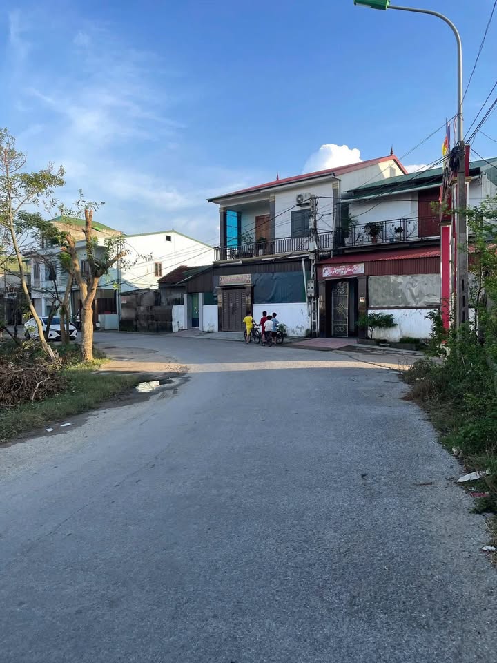 Đất nền kinh doanh mặt đường Đặng Văn Thụy, Cửa Nam 105m² chỉ 2 tỷ - Cơ hội đầu tư hấp dẫn!