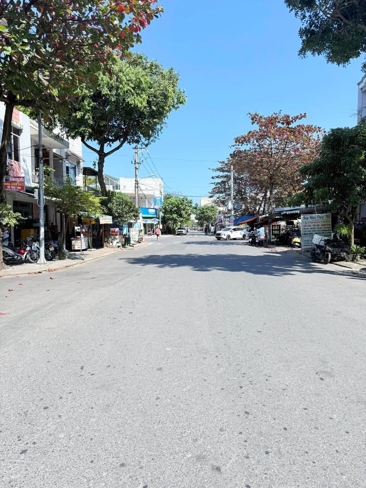 Bán gấp FrontHouse 3 tầng mặt tiền Hải Châu, diện tích 105m² chỉ 6 tỷ - Vị trí kinh doanh lý tưởng!