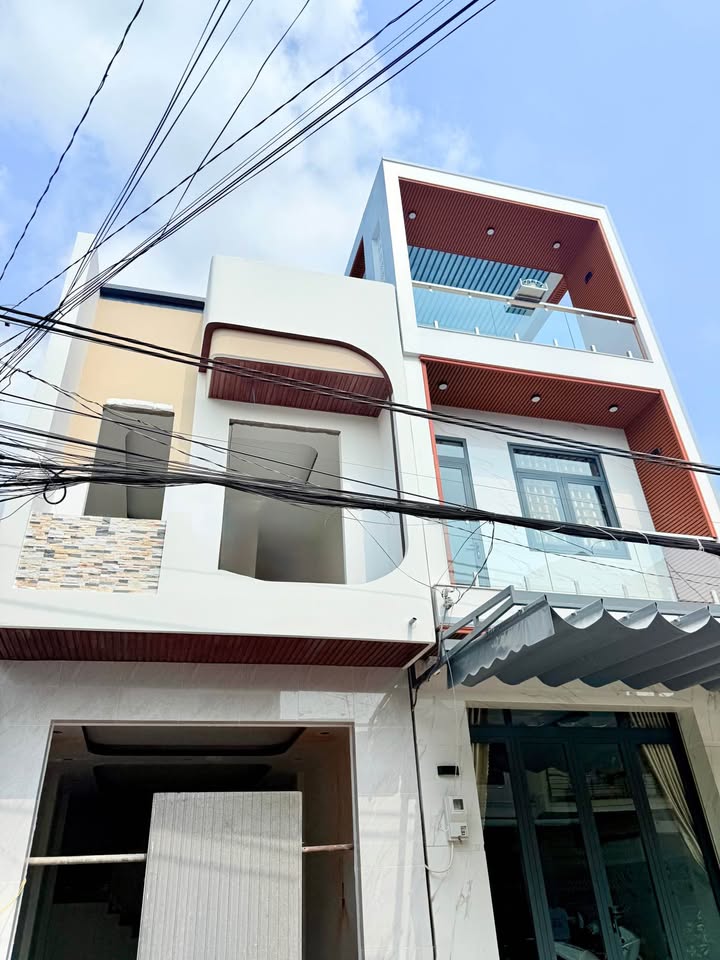 Nhà mới xây 112m² tại Đường Ung Văn Khiêm, Long Xuyên - Giá chỉ 2 tỷ!