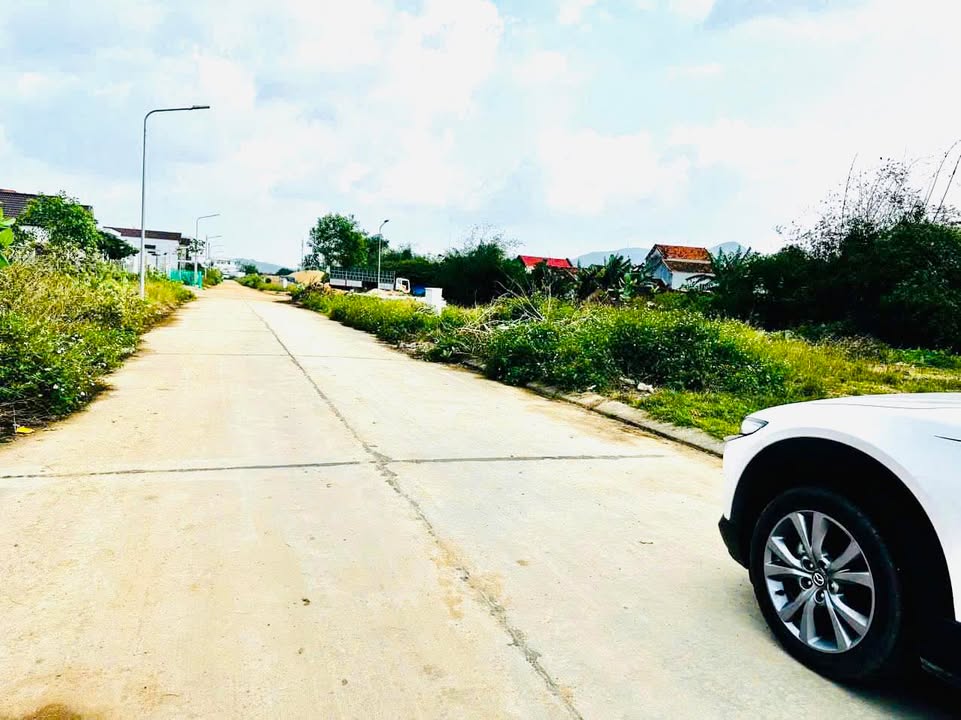 Đất nền Thị trấn Phú Phong 140m² giá 1.2 tỷ - Gần Hồ Bơi Minh Thành!