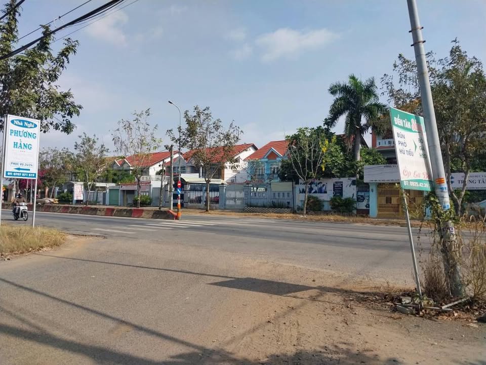 Bán gấp biệt thự góc 2 mặt tiền Thị trấn Long Điền 266m² - Vị trí đắc địa, thổ cư 100%!