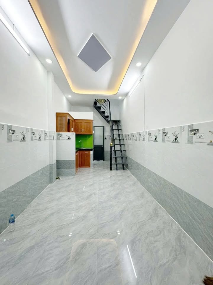 Nhà bán huyện Bình Chánh 24m² giá 790 triệu - Gần đường lớn, vào ở ngay!