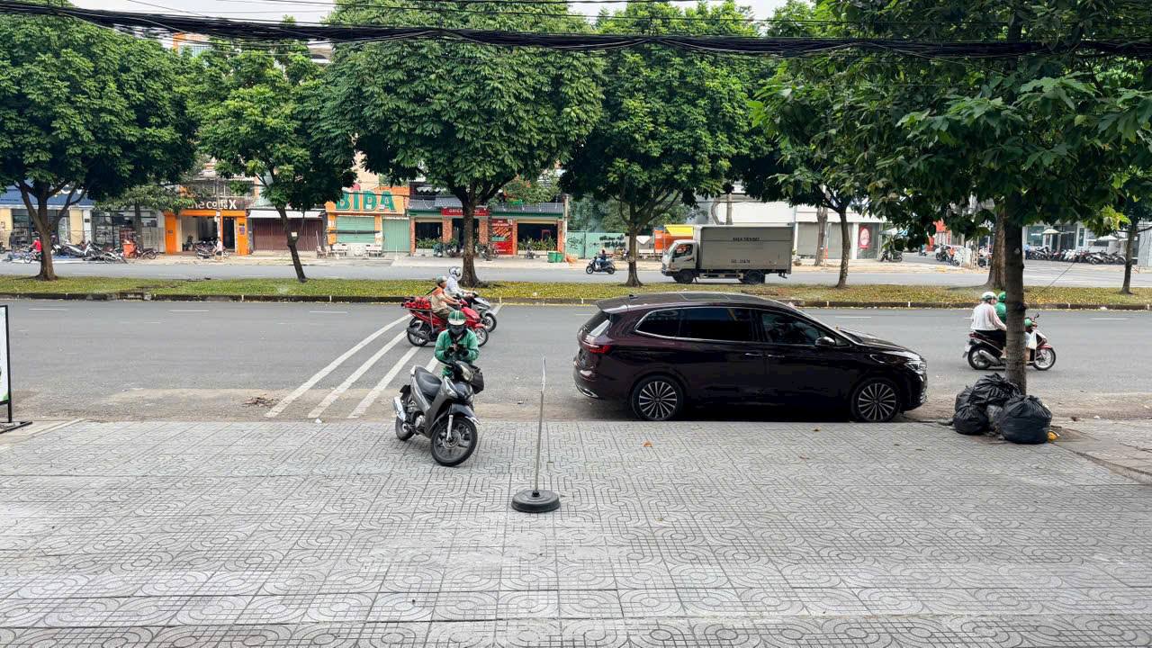 Cho thuê mặt bằng kinh doanh Đường Vành Đai Trong 480m² - Không vướng cột, thuận tiện mở văn phòng hoặc bida!