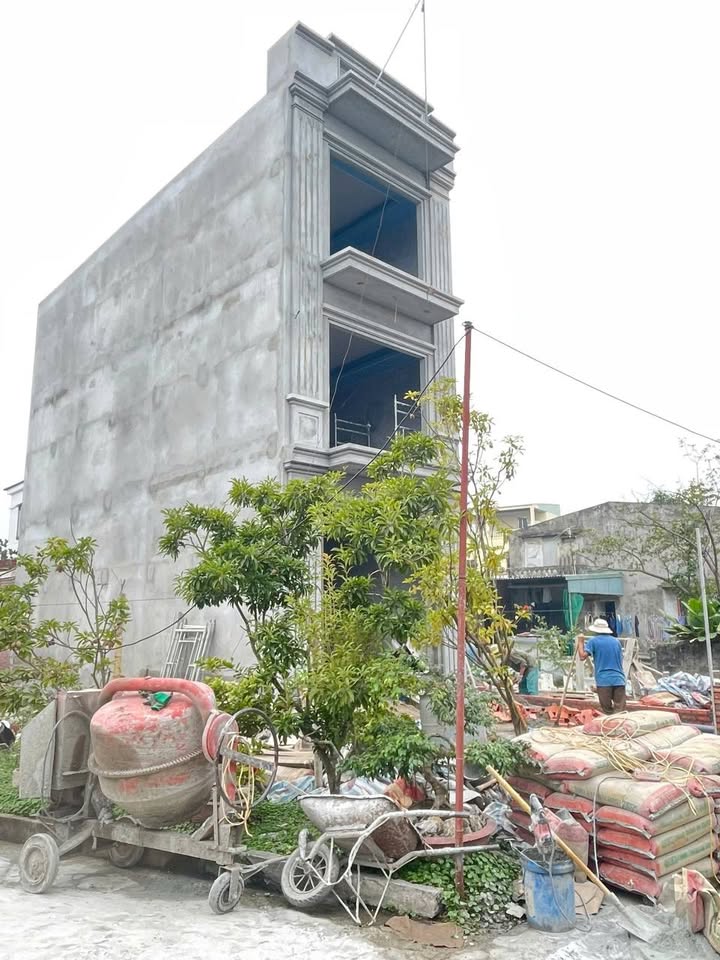 Nhà 3 tầng tại Phường Nam Sơn, Quận An Dương, 100m² giá 3.1 tỷ - Ô tô đỗ trong sân thoải mái!