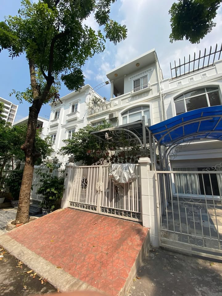 Cho thuê biệt thự đẹp khu Cảnh Đồi - Mỹ Giang Phú Mỹ Hưng 126m² giá 65 triệu - Full nội thất sang trọng!