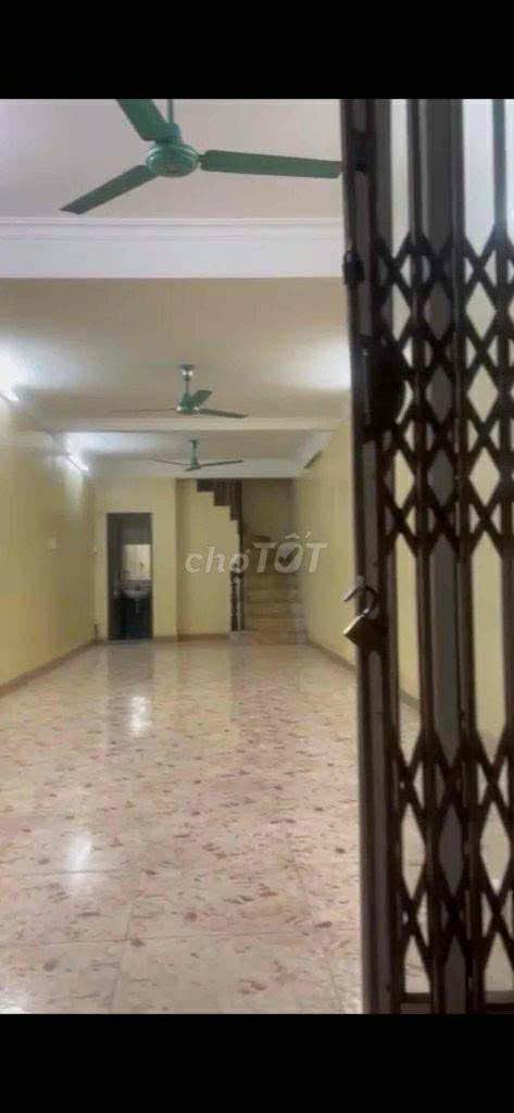 Nhà cho thuê tầng 1 Ngõ 115 Núi Trúc, 50m² chỉ 7 triệu - Kinh doanh thuận lợi!