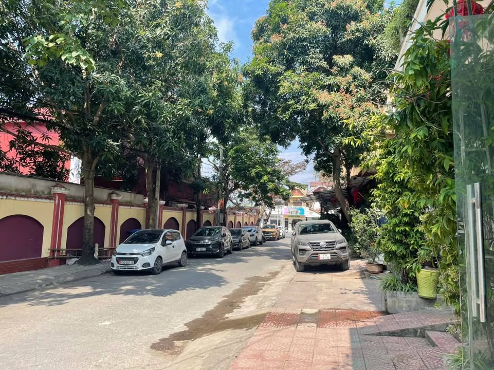 Nhà cho thuê 3 tầng tại đường Lê Hồng Phong, 110m², giá 15 triệu - Phù hợp làm văn phòng và homestay!