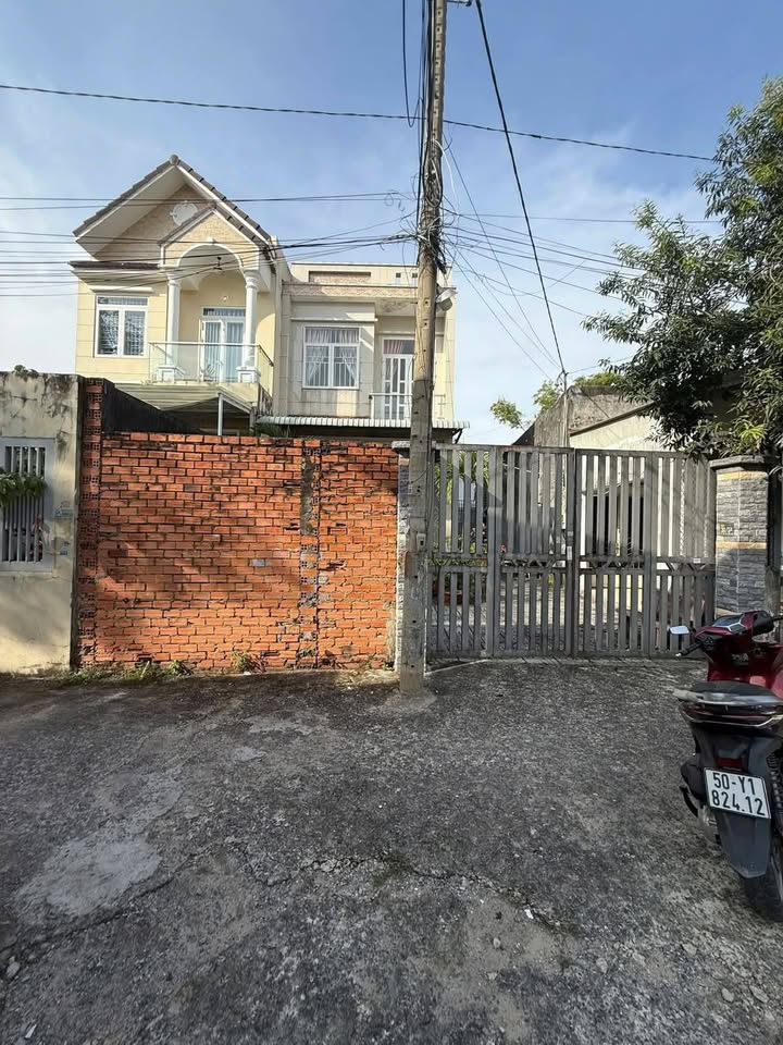 Nhà bán Thới Tam Thôn 12, Hóc Môn 300m² giá 6.5 tỷ - Thương lượng ngay!