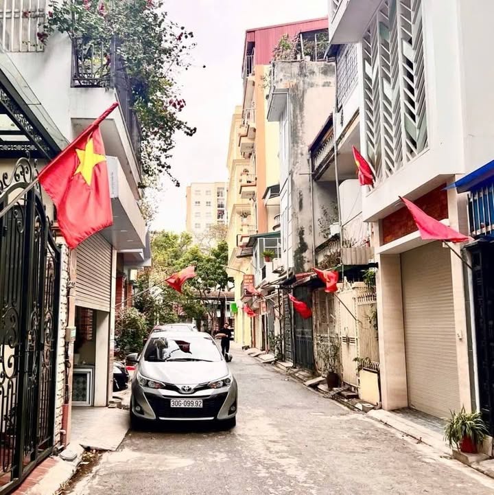 Nhà đẹp Kim Giang 45m² giá 9 tỷ - Kinh doanh sầm uất, ô tô tránh!