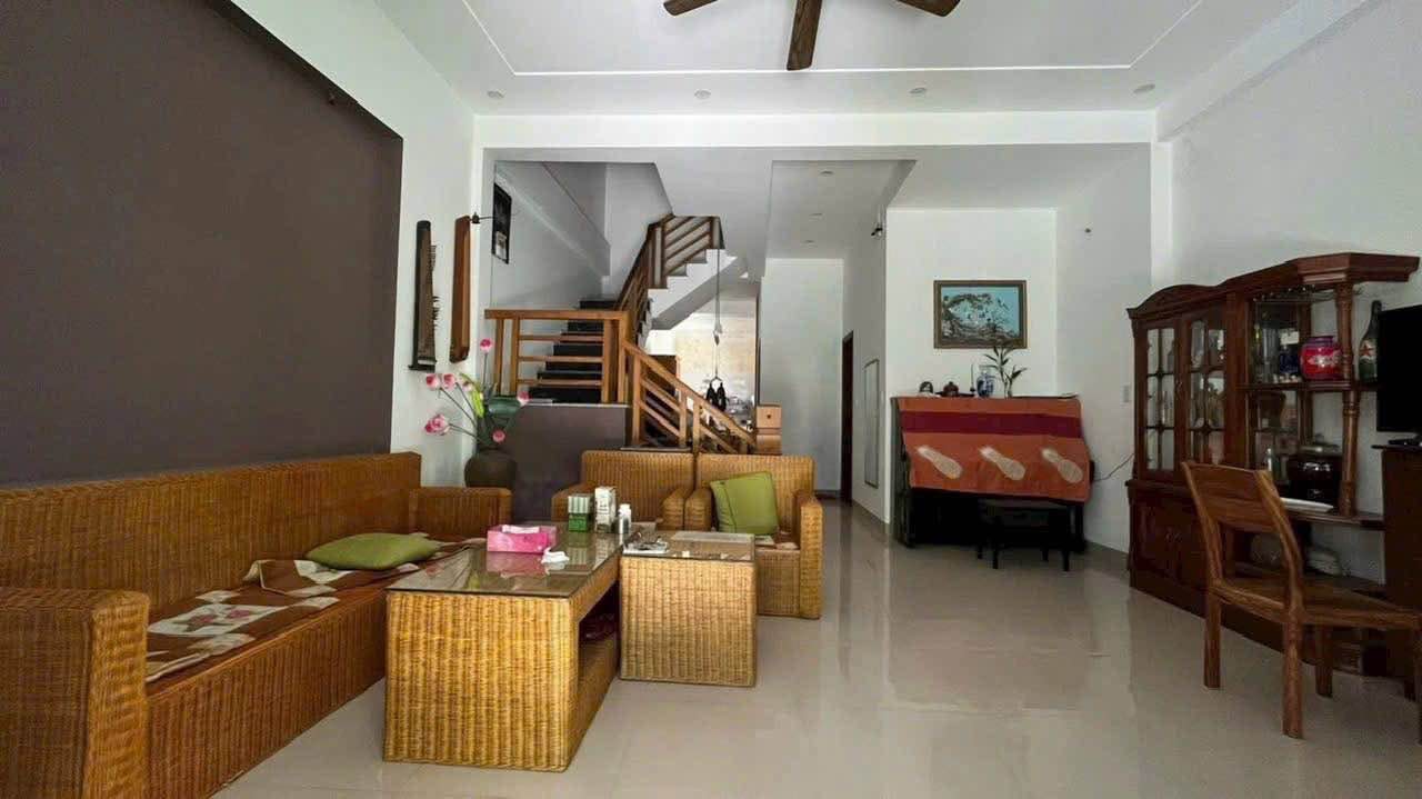 Nhà 2 tầng mặt tiền Nguyễn Phong Sắc, TP Huế 112m² giá 6.72 tỷ - Vị trí đắc địa, tiện nghi đầy đủ!