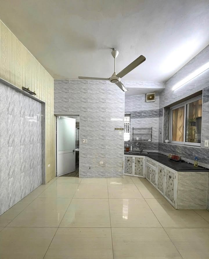 Nhà 2 tầng Miếu Hai Xã, Lê Chân 73m² giá 4,2 tỷ - Ô tô đỗ cửa, vị trí vàng!