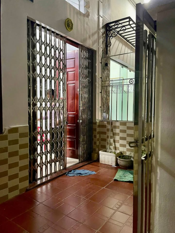 Nhà 3 tầng ngõ 250 Thiên Lôi 43m² giá 2.79 tỷ - Sổ đỏ chính chủ