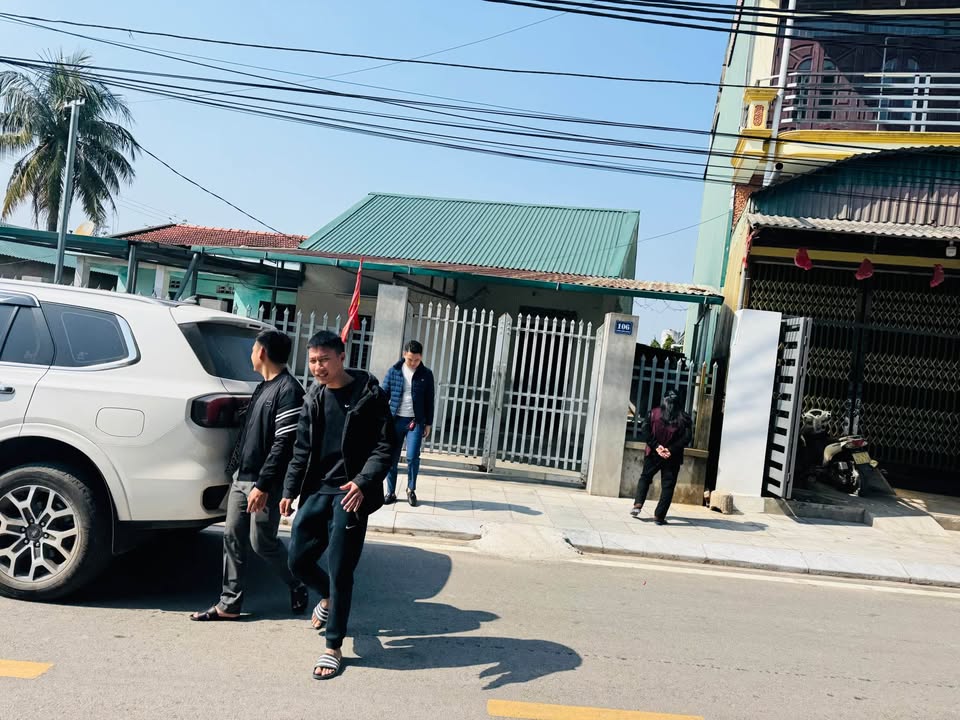 Bán đất Hồng Phong Đông Triều 218m² giá 2 tỷ - Tặng nhà cấp 4!