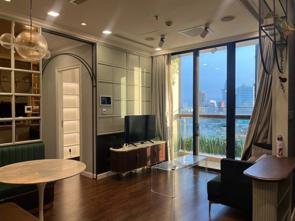 Căn hộ Vinhomes Golden River Quận 1 74m² giá 35 triệu - View trực diện Bitexco!