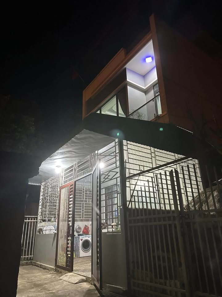 Nhà 2 tầng 1 tum tại Chiềng An 98m² giá thỏa thuận - Nở hậu, gần bệnh viện