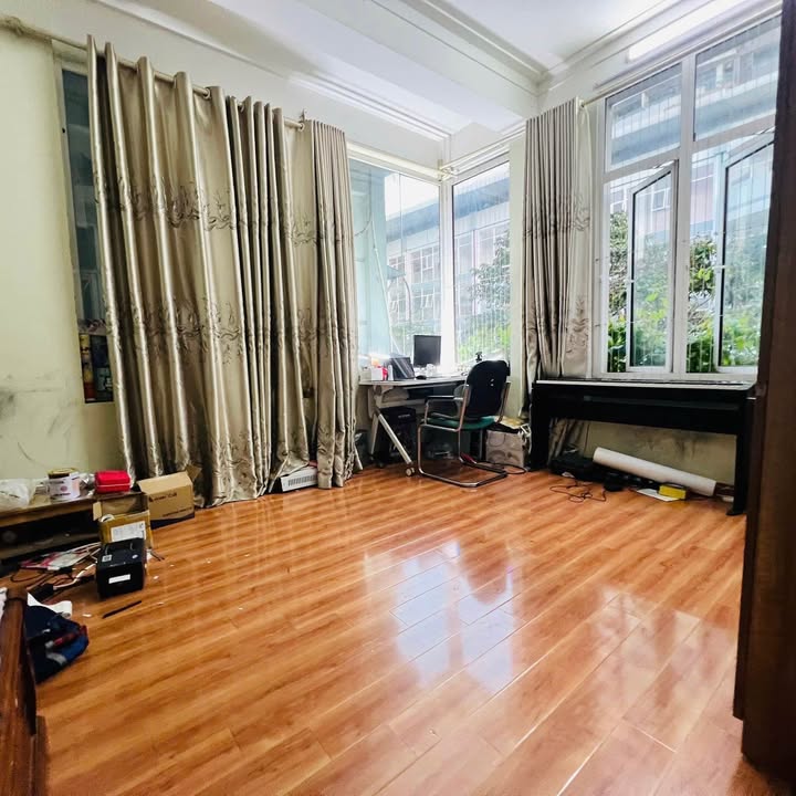 Nhà 5 tầng Hoàng Quốc Việt, Cầu Giấy 54m² giá 10.6 tỷ - Sổ đỏ riêng biệt