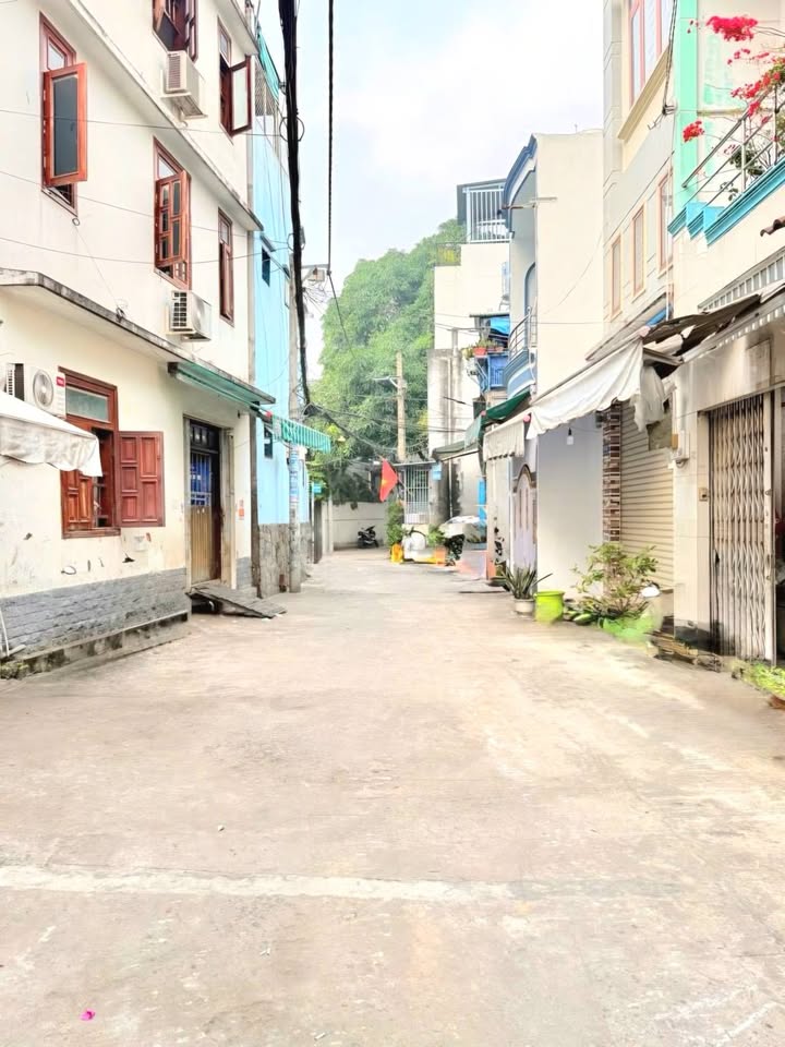 Nhà riêng 2 tầng Phường Sơn Kỳ 52m² giá 5.78 tỷ - Sổ hồng chính chủ, hoàn công đầy đủ!