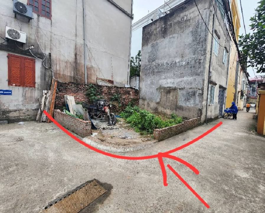 Mảnh đất lô góc 36,6m² tại chợ Sủi, Gia Lâm - Sổ đỏ chính chủ, giá chỉ 3,6 tỷ!