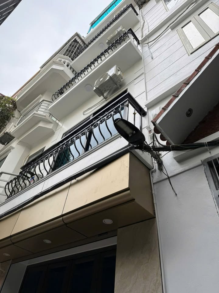 Nhà đẹp 5 tầng Hoàng Văn Thái 35m² giá 10 tỷ - Thang máy, nội thất cao cấp