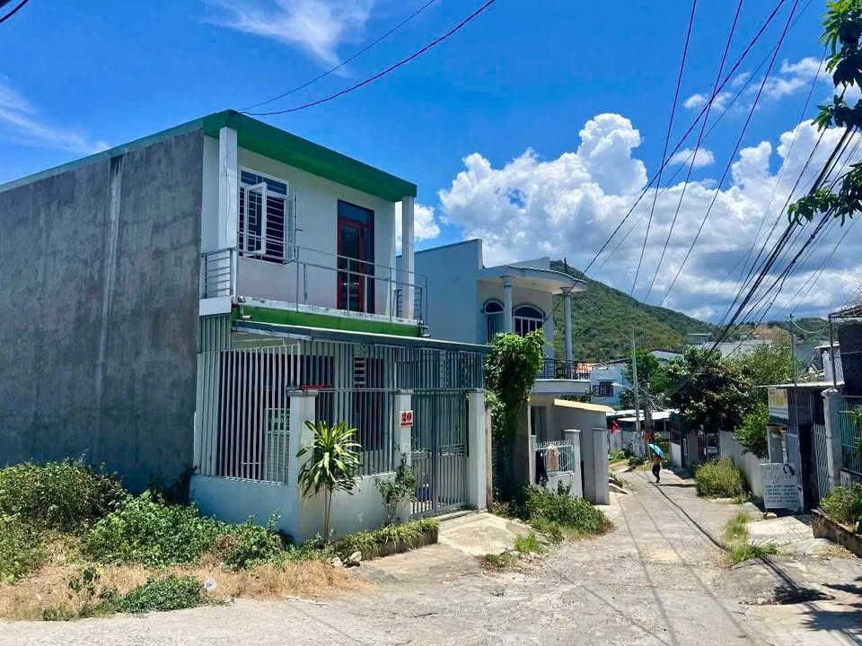 Nhà 2 tầng đường ô tô tránh Vĩnh Hòa 81,9m² giá chỉ 3,5 tỷ - Gần biển Nha Trang!