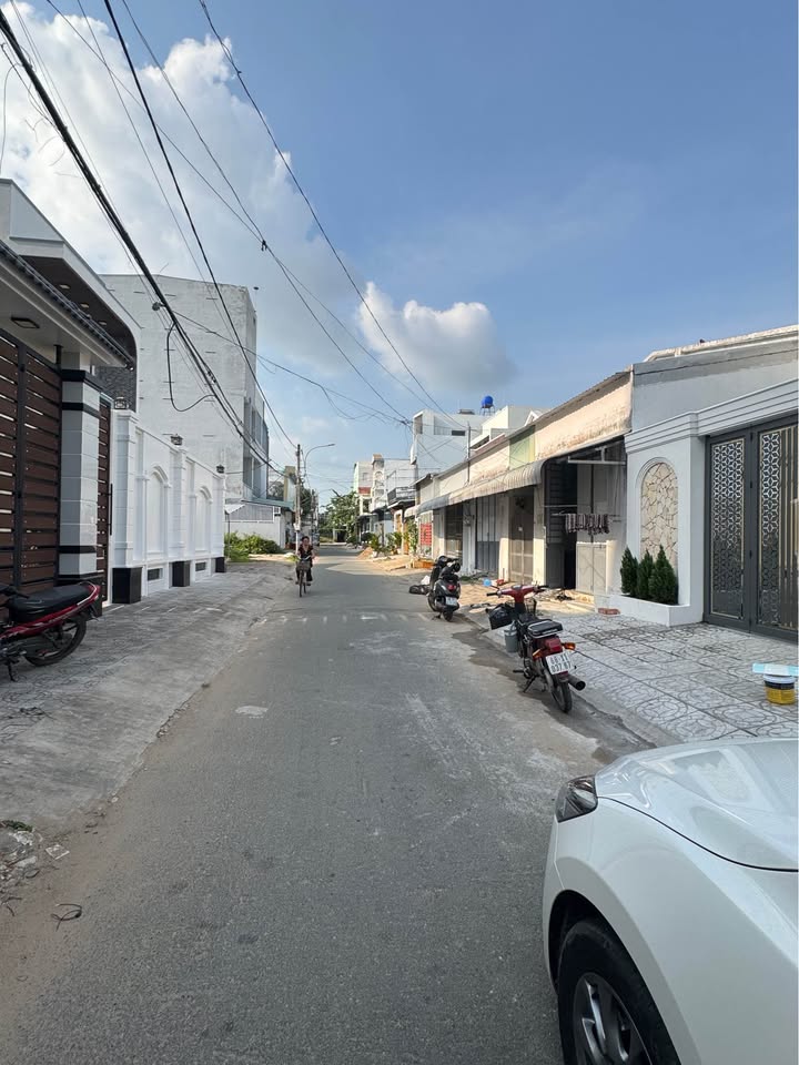 Nhà 1 trệt 1 lầu tại đường Phùng Khắc Khoan, Long Xuyên - Giá 3.88 tỷ - Nội thất đầy đủ!