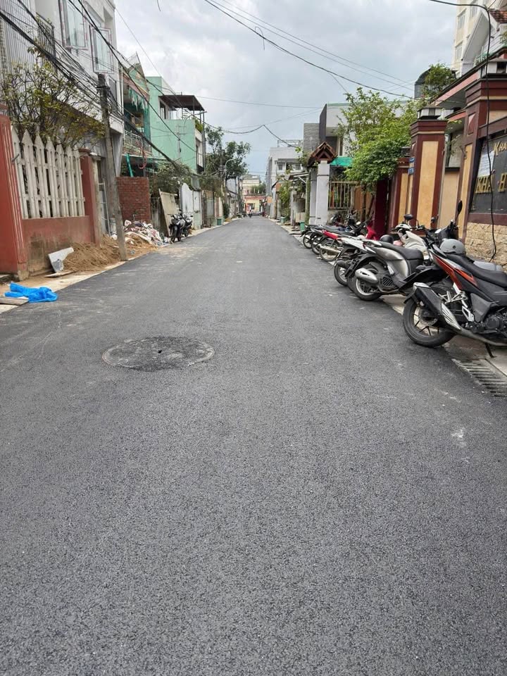 Bán gấp toà nhà FrontHouse 4 tầng tại Lạc Long Quân, 150m² chỉ 8.5 tỷ - Dòng tiền ổn định!