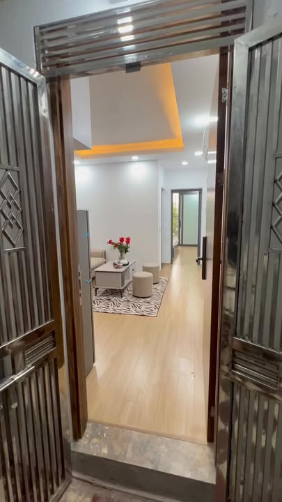 Căn hộ Tập Thể Quân Đội, Hoàng Quốc Việt 65m² giá 3.98 tỷ - Thiết kế đẹp, an ninh tuyệt đối!