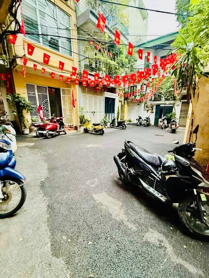 Bán nhà phố Hoàng Hoa Thám, Ba Đình 47m² giá 8.7 tỷ - Giao dịch ngay!