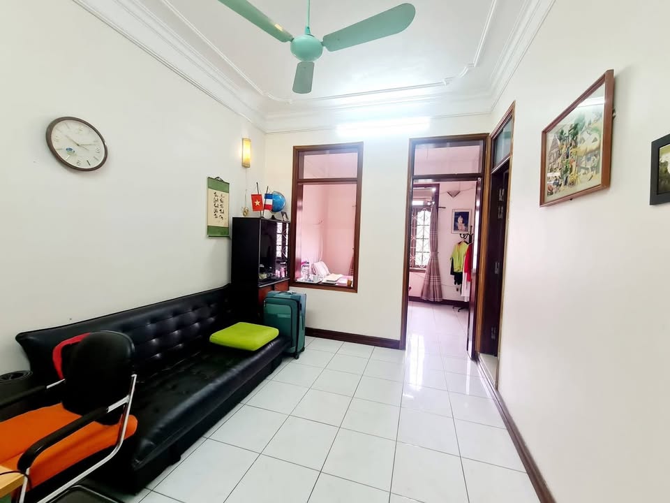 Nhà Phố Nghĩa Đô, Cầu Giấy 74m² giá 34 tỷ - Kinh doanh sầm uất, ô tô tránh!