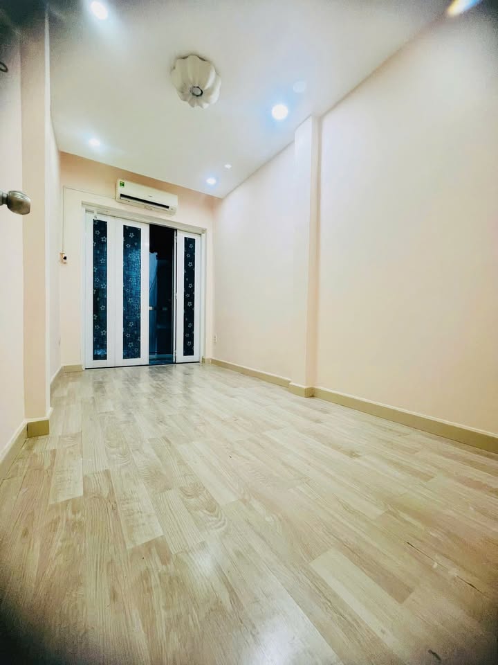 Nhà cho thuê đường Trần Đình Xu, Quận 1, 30m² giá 10 triệu - Sẵn sàng ở ngay!