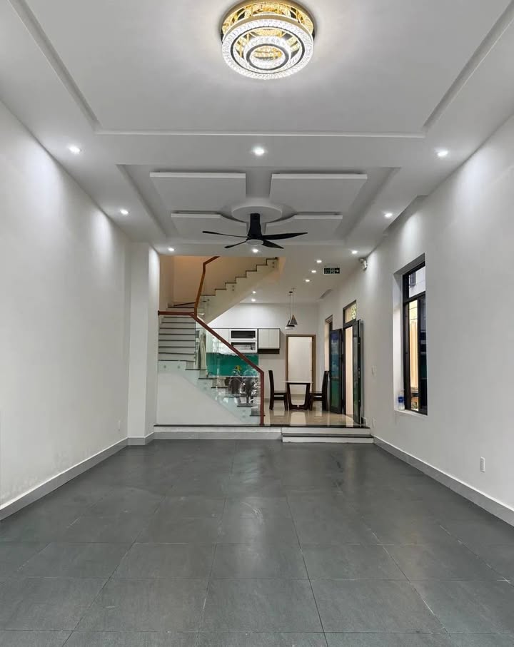 Nhà mặt phố Đường 2 Tháng 9, Hải Châu 95m² - Nhà mới hoàn thiện 2025, tiện kinh doanh!