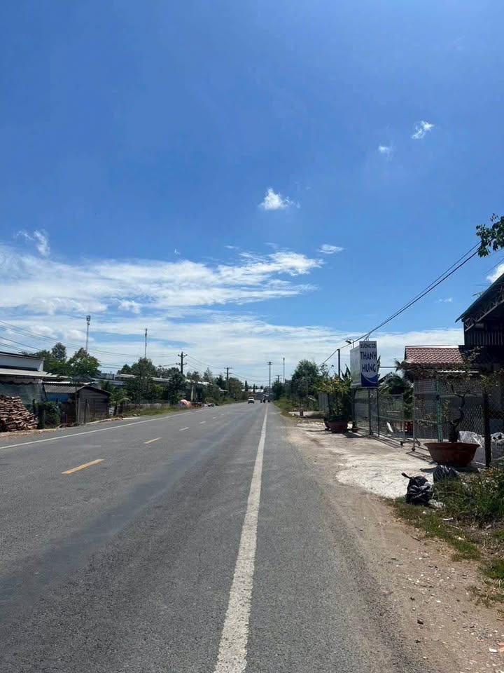 Bán mặt tiền Tỉnh lộ 883, Hữu Định, 194m² giá 2.2 tỷ - Cơ hội đầu tư hấp dẫn!