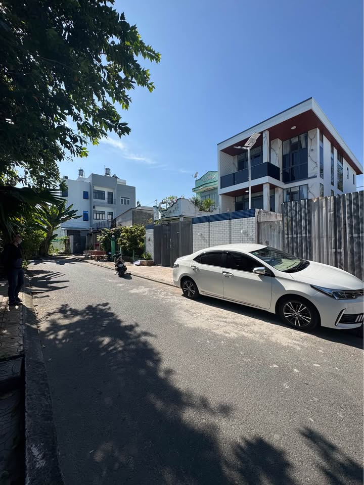 Nhà phố hiện đại 3 tầng tại khu tái định cư Hưng Phú, Cần Thơ - Giá 12 tỷ, thiết kế trẻ trung!