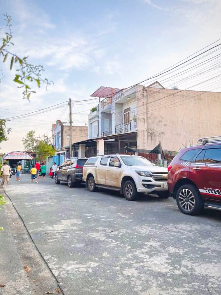 Nhà riêng Hóc Môn 139.6m² giá 5.1 tỷ - Sổ hồng riêng, thương lượng tốt!