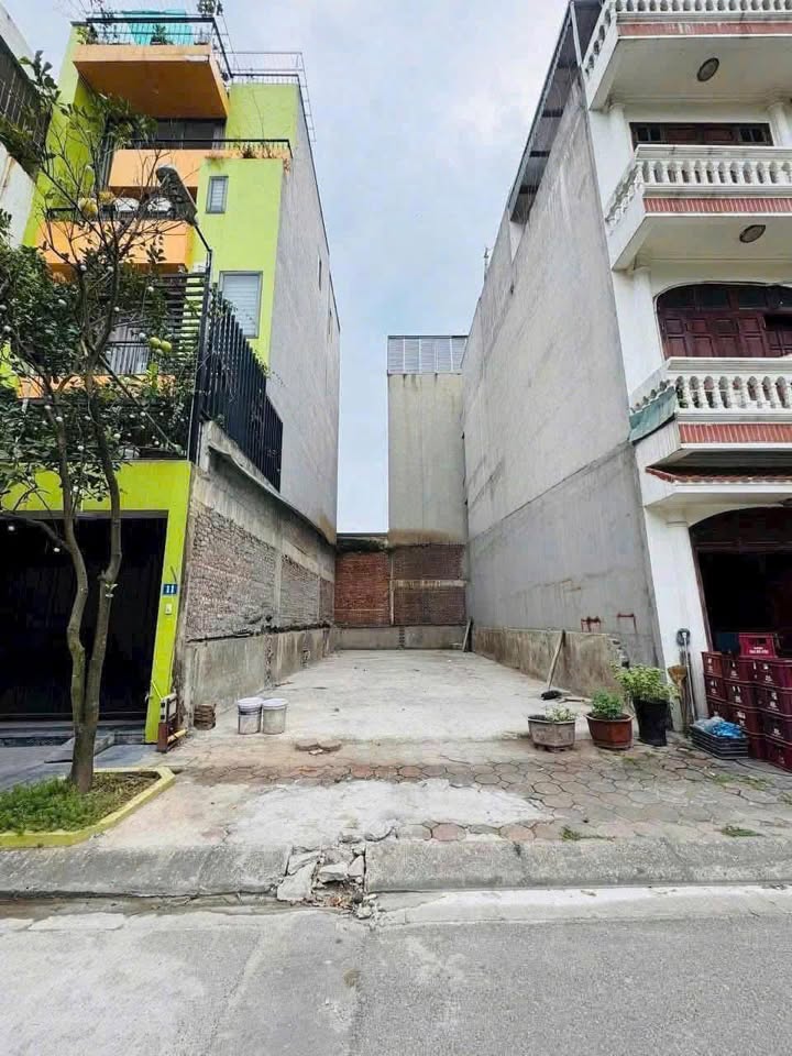 Đất nền Cầu Giấy 50m² giá 2.2 tỷ - Sổ đỏ chính chủ, bán gấp!