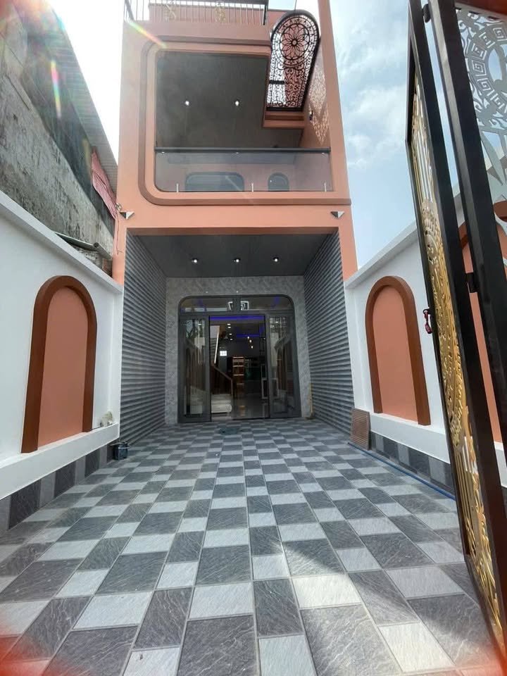 Nhà phố ấp Tân Điền, Xã Hưng Long, 84m² - Nhà mới tặng nội thất sang trọng!