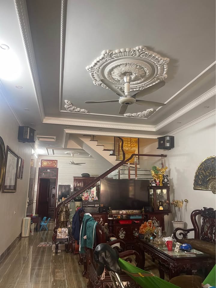 Nhà 2,5 tầng ngõ DG Nguyễn Văn Cừ, Nam Bình 95m² - Ô tô tránh thoải mái!