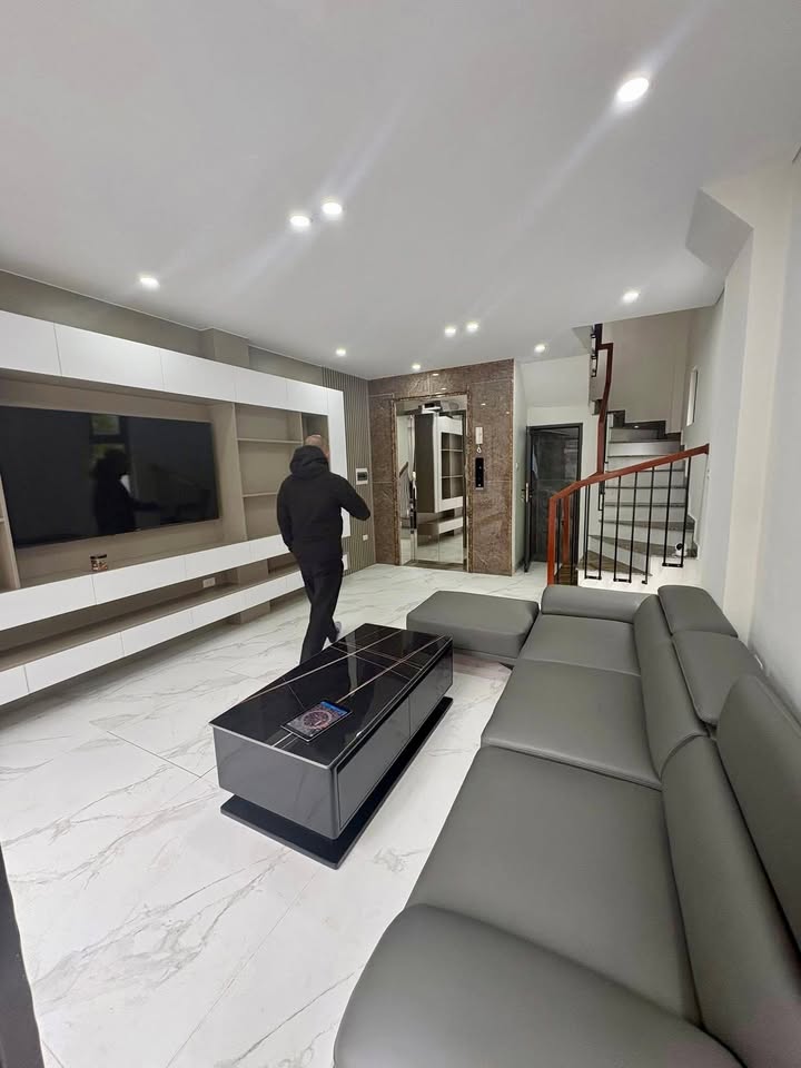 Nhà phố 6 tầng Tây Mỗ 35m² giá 8 tỷ - Ô tô vào tận cửa, Full nội thất!