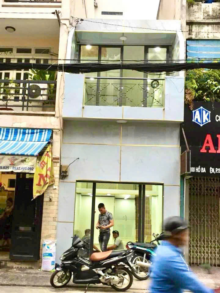 Nhà cho thuê mặt tiền Hồ Bá Kiện, Quận 10, diện tích 35m² - Kinh doanh sầm uất!