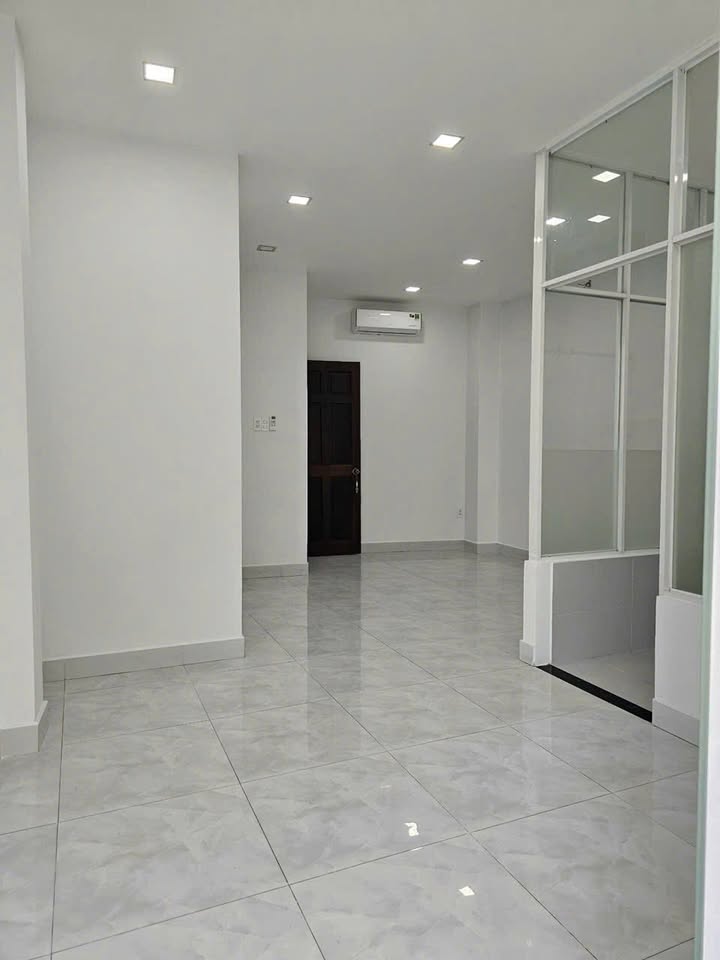 Cho thuê nhà mặt tiền kinh doanh Đình Phong Phú 80m² giá 20 triệu - Phù hợp làm văn phòng, trung tâm dạy học!