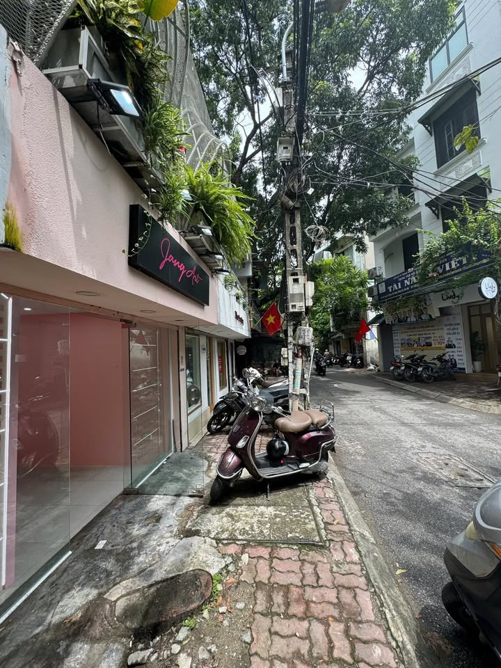 Cho thuê cửa hàng tại Đống Đa, Hà Nội 50m² giá 16 triệu - Vị trí đắc địa trong khu shopping nổi tiếng!