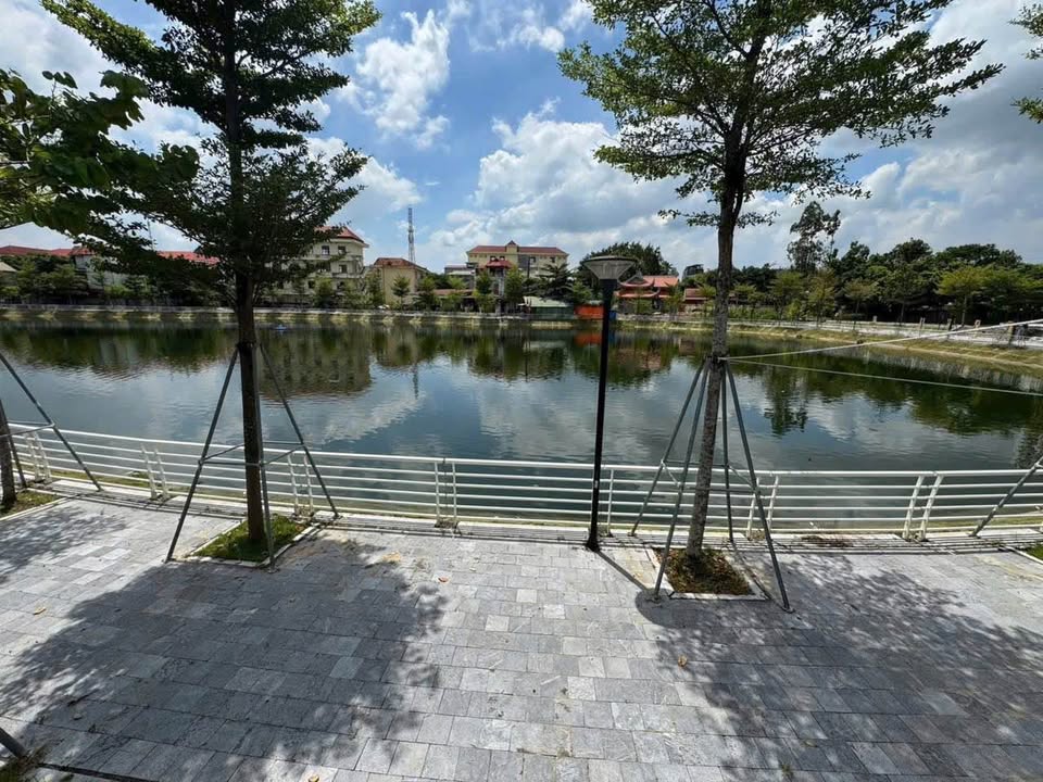 Đất nền hướng Tây Nam view hồ Hà Huy Tập 100m² giá 4.5 tỷ - Cơ hội đầu tư tuyệt vời!