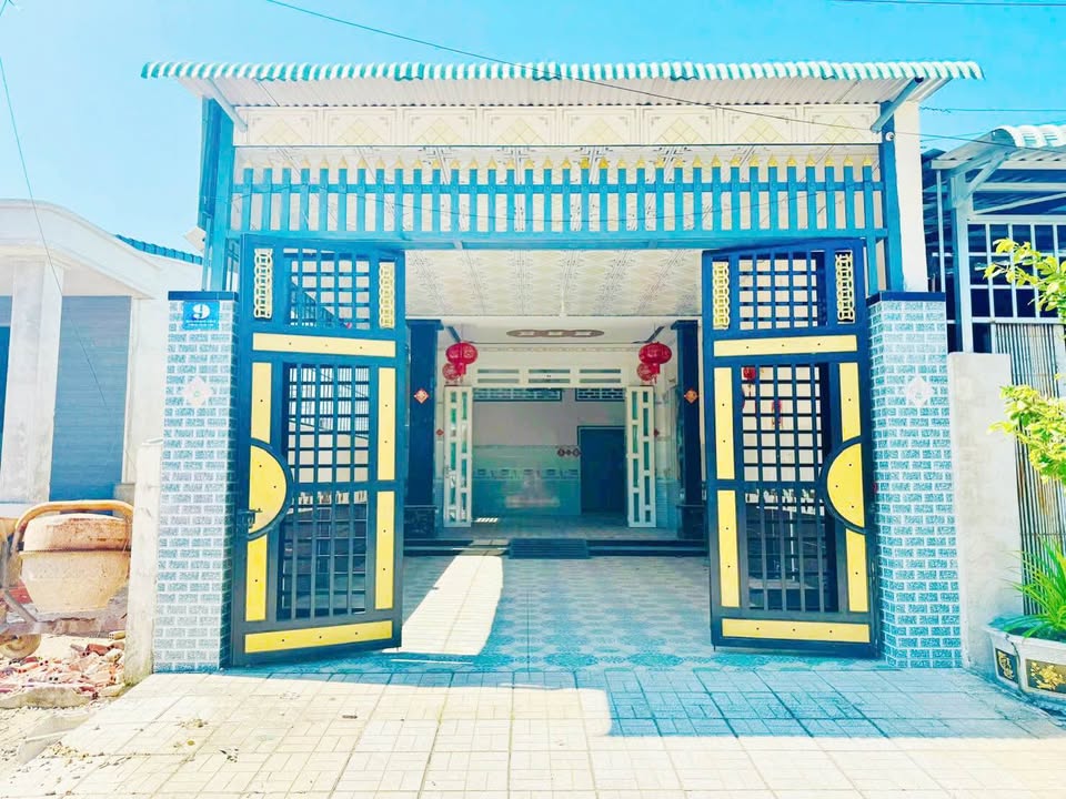 Nhà đẹp tại Trường Lưu, Hòa Thành, Tây Ninh 165m² giá 1.349 tỷ - Gần chợ và trường học!