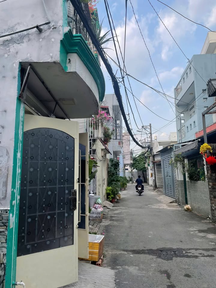 Nhà phố 50m² đường Lê Trọng Tấn, Tân Phú giá 3 tỷ - Nhà trống đẹp, sẵn sàng vào ở!