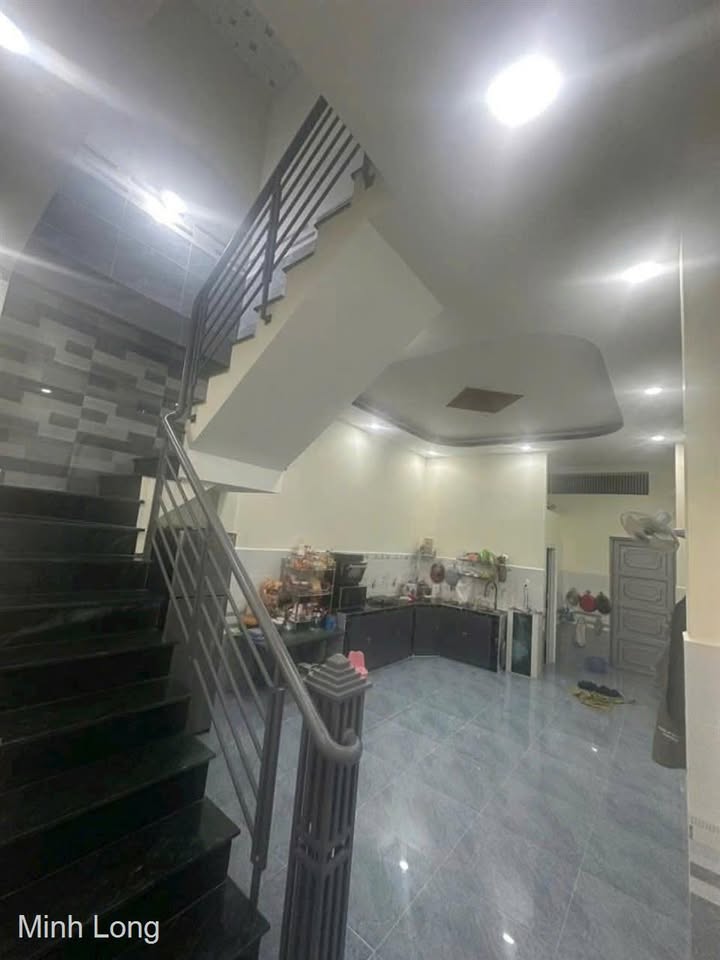 Nhà mặt tiền Trung Mỹ Tây, Quận 12, 72m² - Cho thuê ngay chỉ 13 triệu/tháng!